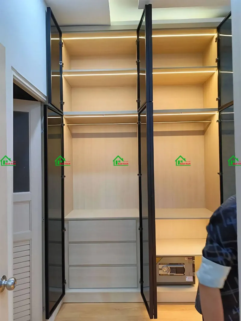 Hình ảnh tủ quần áo kịch trần